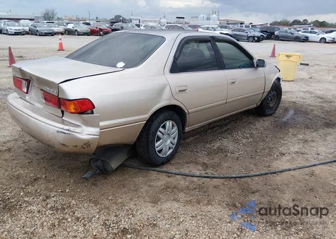 2000 Toyota Camry Le z USA, uszkodzony, nr VIN 4T1BG28K1YU984880